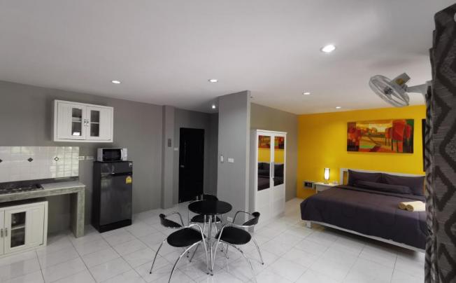 Фото отеля Karon Studio Service Apartment