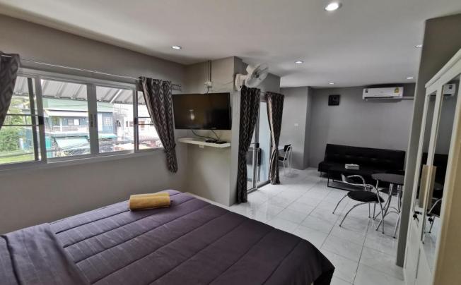 Фото отеля Karon Studio Service Apartment