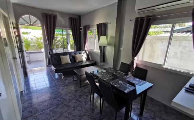 Фото отеля Karon Studio Service Apartment