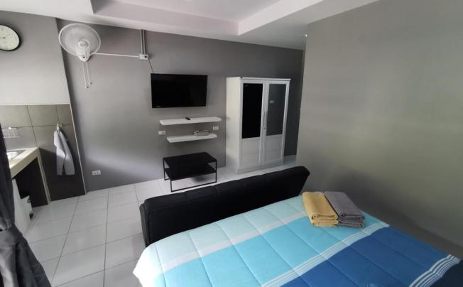 Фото отеля Karon Studio Service Apartment