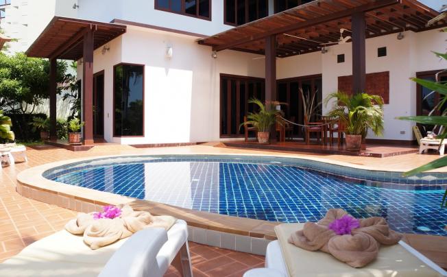 Фото отеля THE ROYAL TROPICAL BEACH CONDOMINIUM