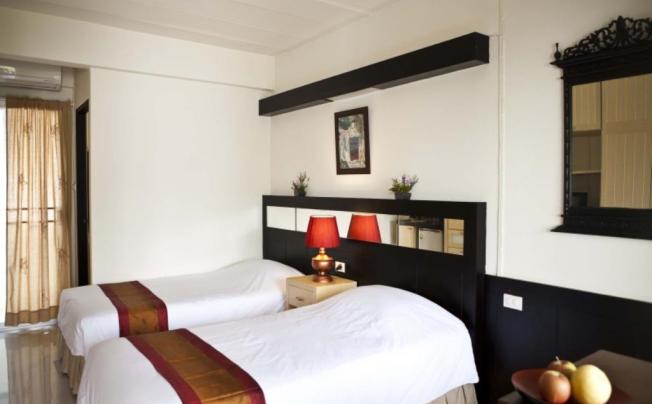 Фото отеля Borarn House Hotel