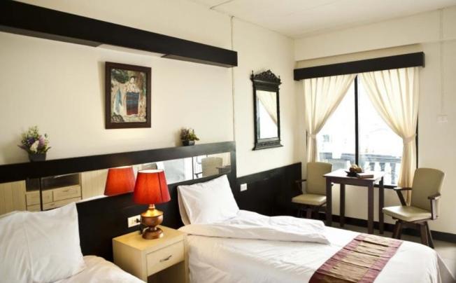 Фото отеля Borarn House Hotel