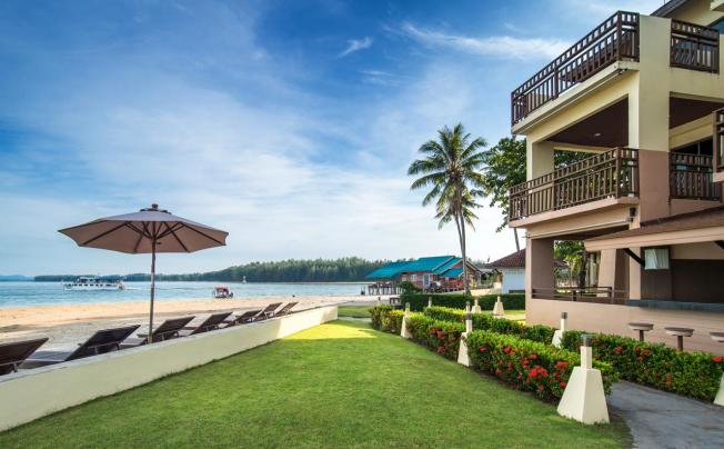Фото отеля LANTA PURA BEACH RESORT