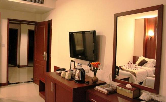 Фото отеля Patong Hemingways Hotel