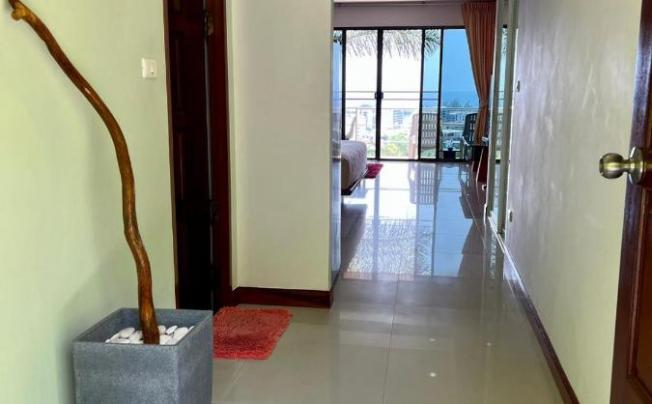 Фото отеля Mountain Seaview Luxury Apartments