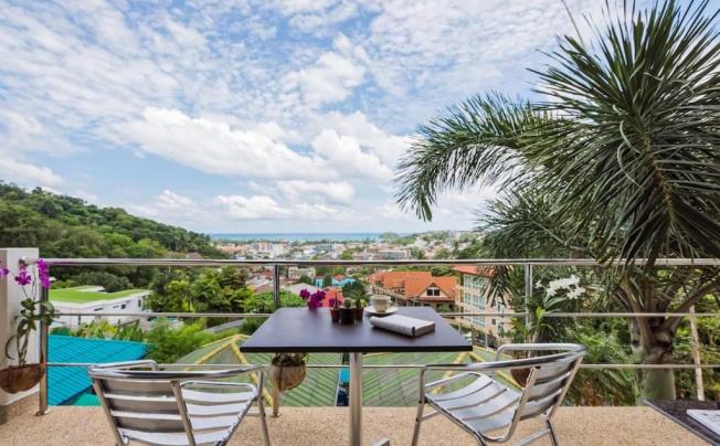 Фото отеля Mountain Seaview Luxury Apartments