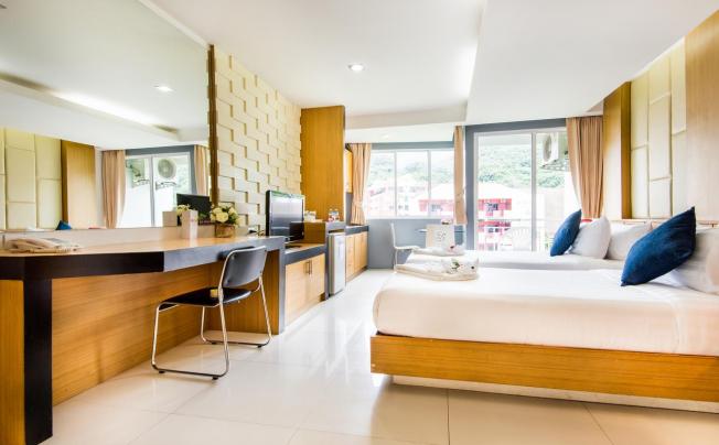 Фото отеля Hallo Patong Hotel