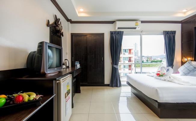 Фото отеля Hallo Patong Hotel