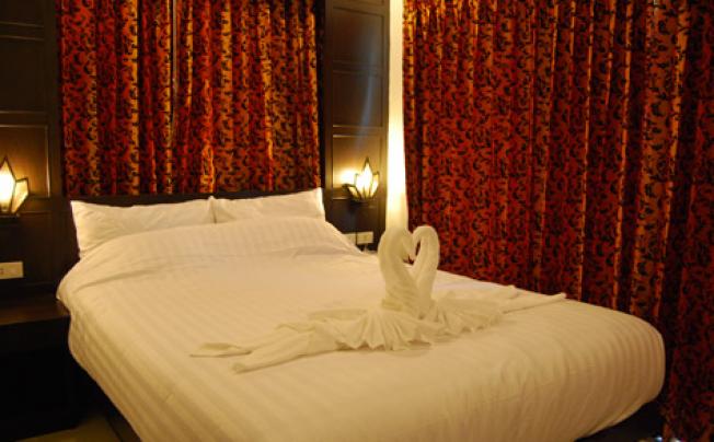 Фото отеля Hallo Patong Hotel