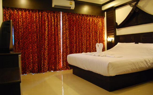 Фото отеля Hallo Patong Hotel