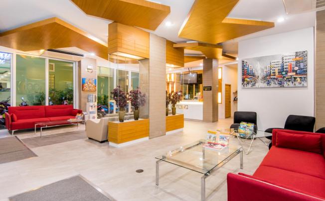 Фото отеля Hallo Patong Hotel
