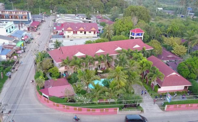 Фото отеля Lanta Seafront Resort