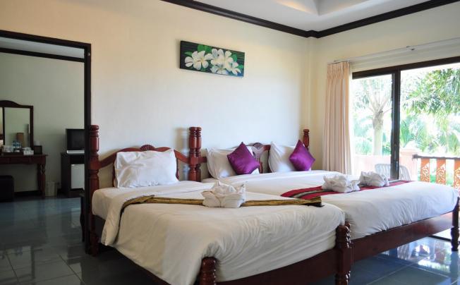 Фото отеля LANTA SEAFRONT RESORT
