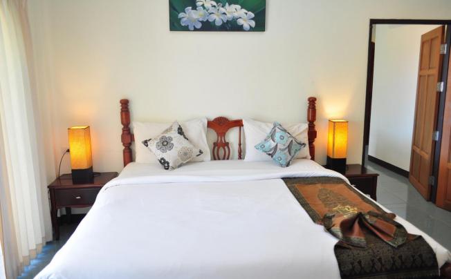 Фото отеля LANTA SEAFRONT RESORT
