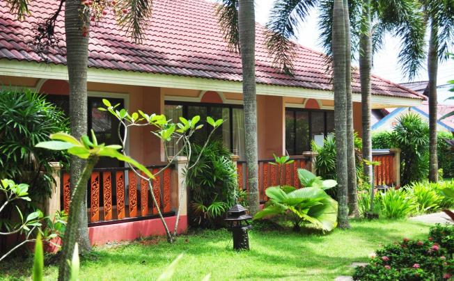 Фото отеля LANTA SEAFRONT RESORT
