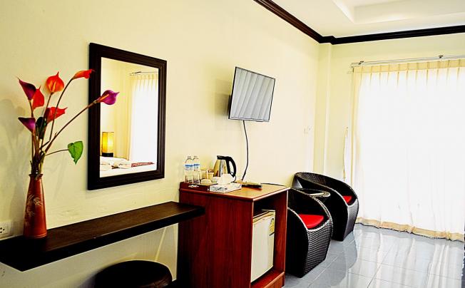 Фото отеля LANTA SEAFRONT RESORT
