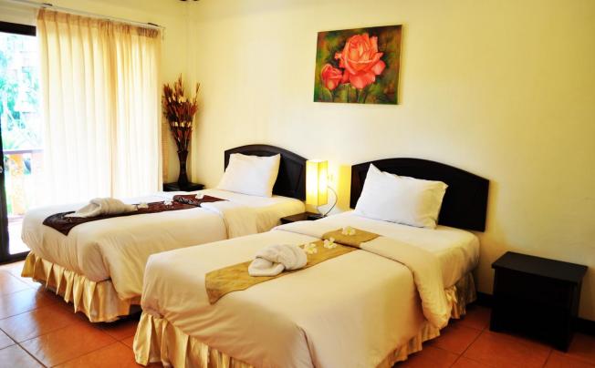 Фото отеля LANTA SEAFRONT RESORT