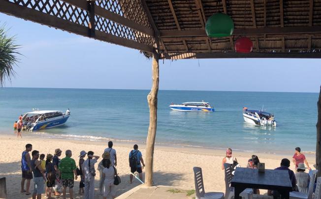 Фото отеля LANTA SEAFRONT RESORT