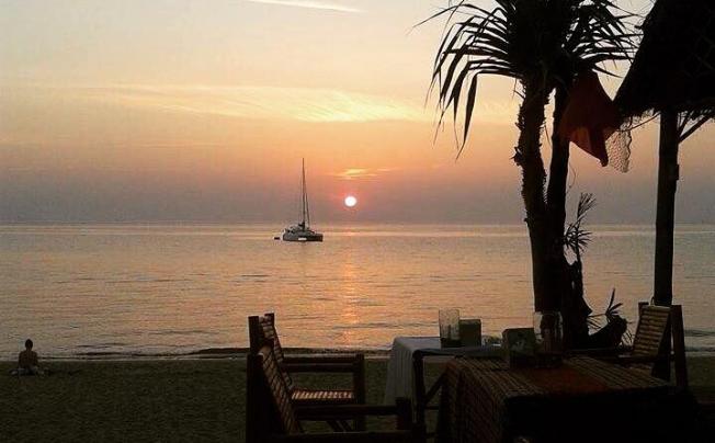Фото отеля LANTA SEAFRONT RESORT