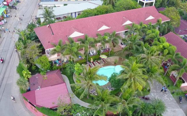 Фото отеля LANTA SEAFRONT RESORT