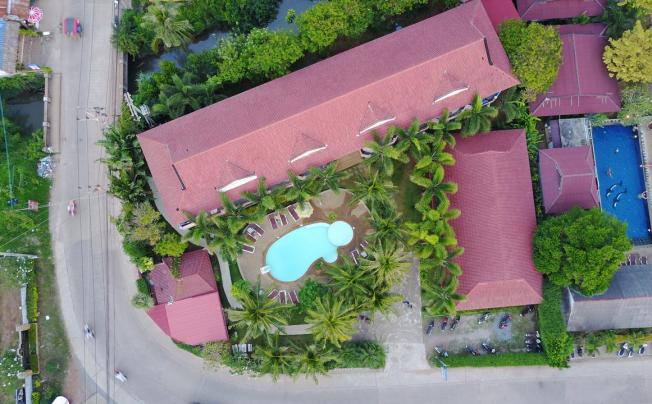 Фото отеля LANTA SEAFRONT RESORT