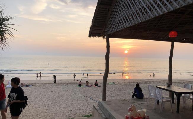 Фото отеля LANTA SEAFRONT RESORT