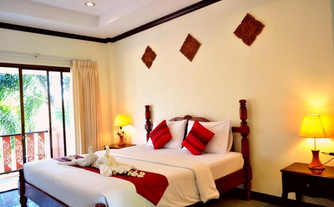 Фото отеля LANTA SEAFRONT RESORT