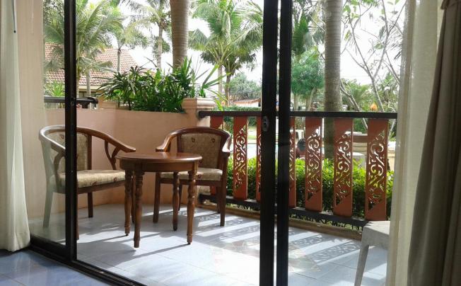 Фото отеля LANTA SEAFRONT RESORT