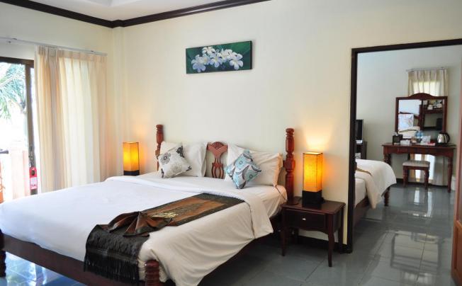 Фото отеля LANTA SEAFRONT RESORT