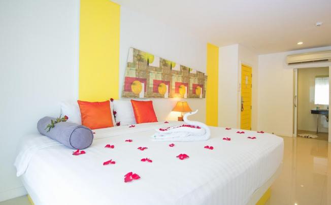 Фото отеля TUANA PATONG HOLIDAY HOTEL