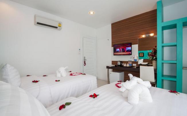 Фото отеля TUANA PATONG HOLIDAY HOTEL