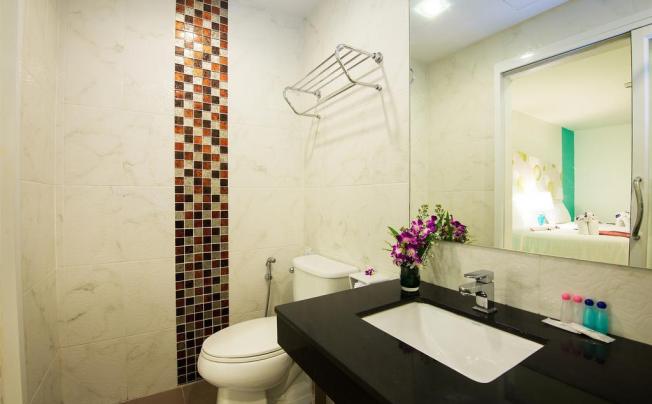 Фото отеля TUANA PATONG HOLIDAY HOTEL