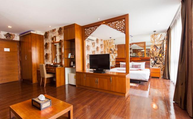 Фото отеля Lantana Resort Hotel