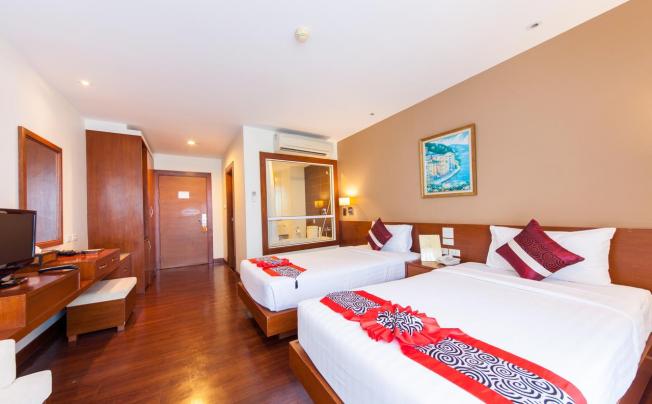 Фото отеля Lantana Resort Hotel