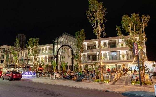 Фото отеля Anona Beachfront Phuket Resort
