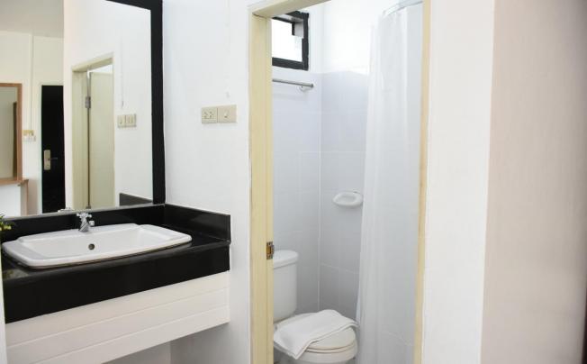 Фото отеля Basaya Laemchabang Hotel & Resort