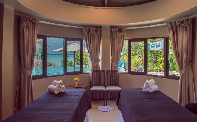 Фото отеля Phi Phi Charlie Beach Resort