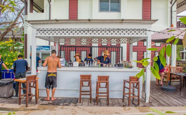 Фото отеля Phi Phi Charlie Beach Resort