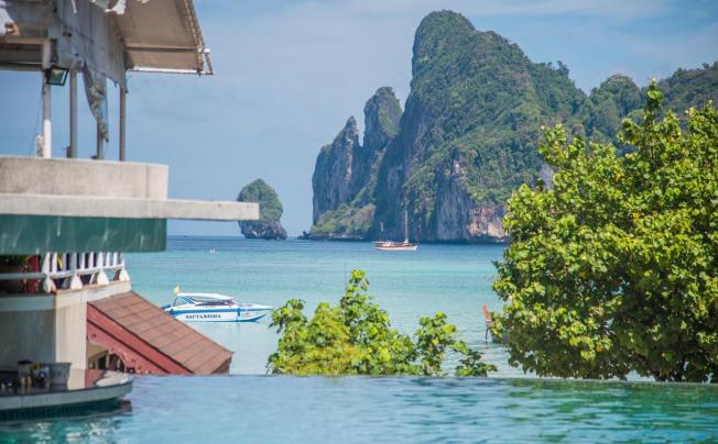 Фото отеля Phi Phi Charlie Beach Resort