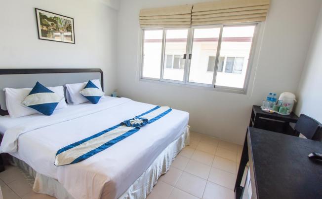 Фото отеля Phi Phi Charlie Beach Resort