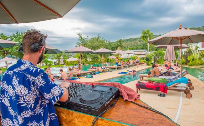 Фото отеля Phi Phi Charlie Beach Resort