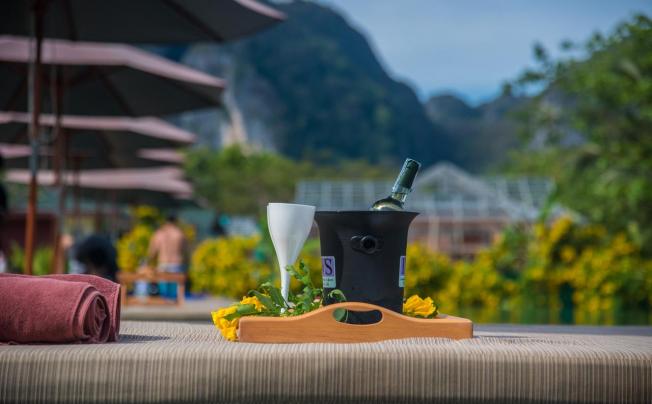 Фото отеля Phi Phi Charlie Beach Resort