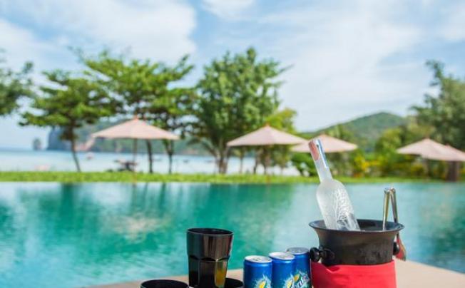 Фото отеля Phi Phi Charlie Beach Resort