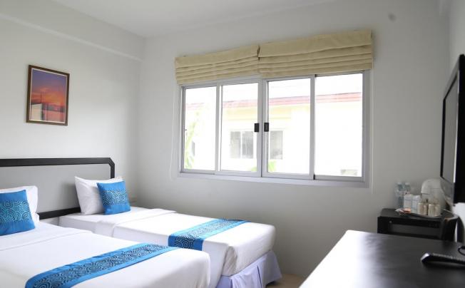 Фото отеля Phi Phi Charlie Beach Resort