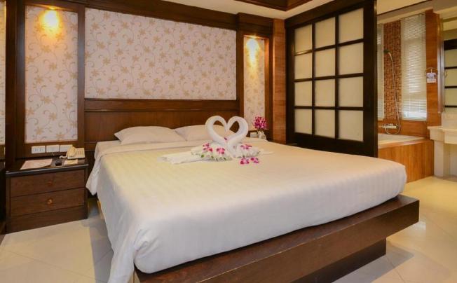Фото отеля RAYABURI HOTEL PATONG 