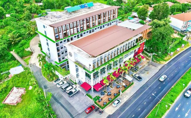 Фото отеля Tour De Phuket Hotel