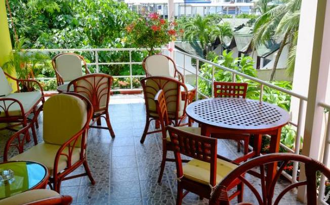 Фото отеля ADONIS GUEST HOUSE
