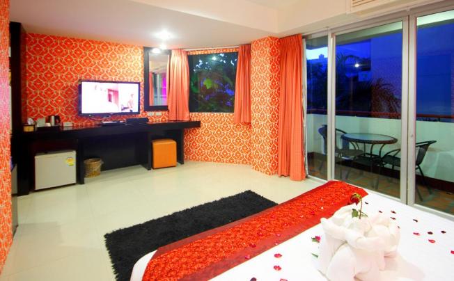 Фото отеля 7Q Patong Beach Hotel