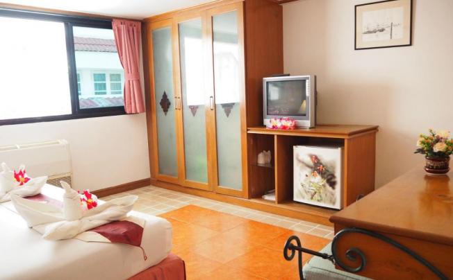 Фото отеля Your Place Inn